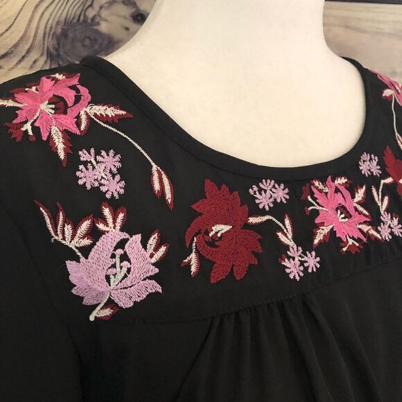 Ruff Hewn Grey Black Bell Sleeve Floral Embroidered Blouse XS - Picture 2 of 8